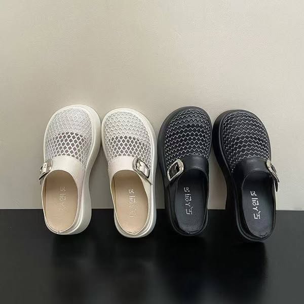 Fashionable slippers for womens
