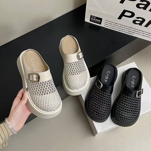 Fashionable slippers for womens